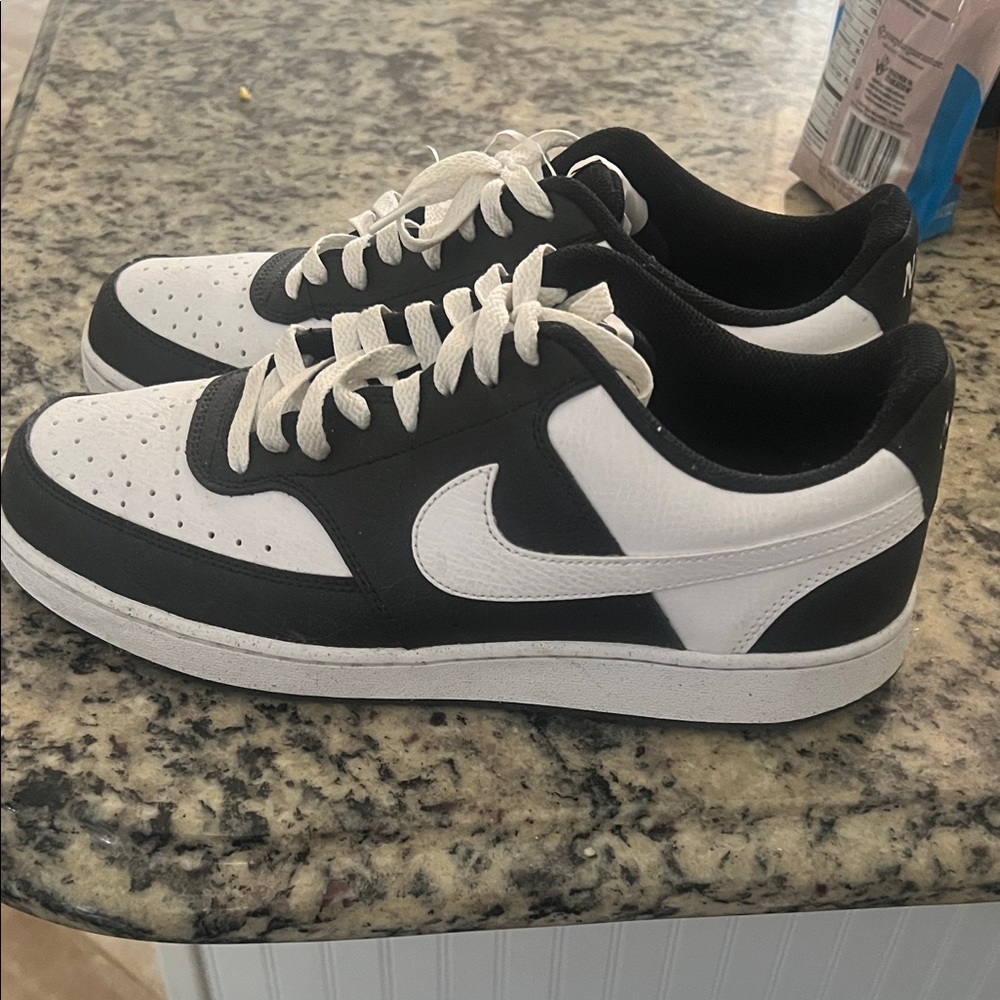 Nike Men's Classic Black and White Sneakers
